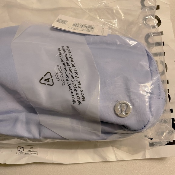 NWT Lululemon Everywhere Belt Bag Pastel Blue - Picture 8 of 10